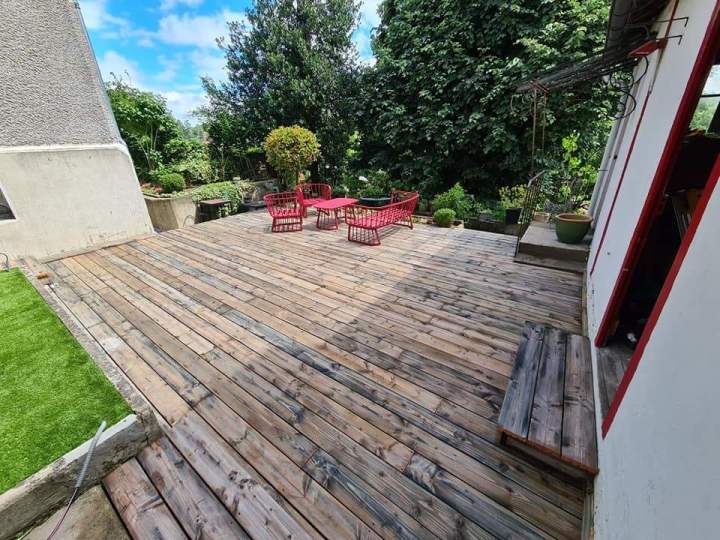 Terrasse en bois nouvellement installée Saint-Germain-des-Fossés
